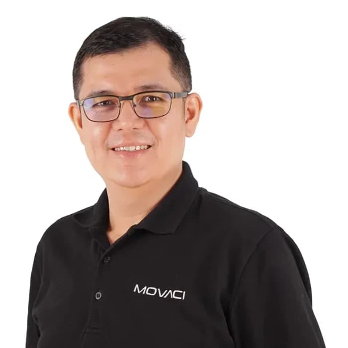 James, Senior Consultant - T&S